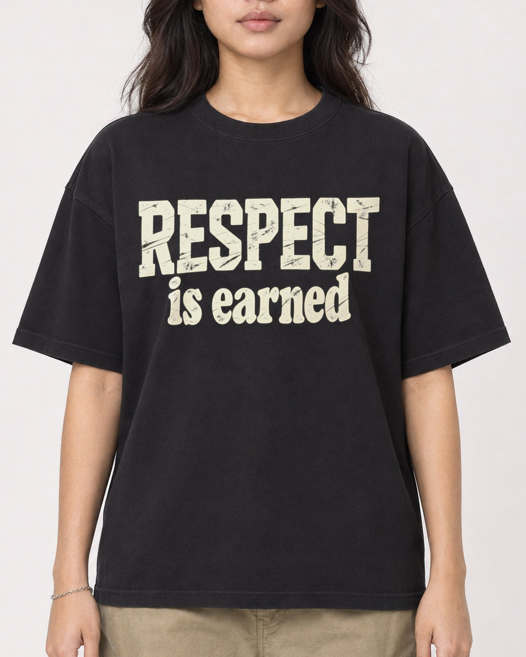 Mockup Boxy Heavyweight Tee Black female close-up 02
