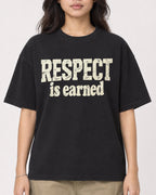 Mockup Boxy Heavyweight Tee Black female close-up 02