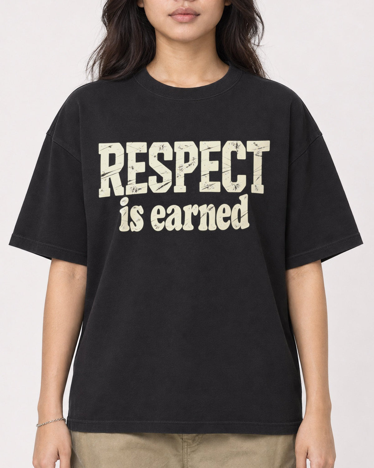 Mockup Boxy Heavyweight Tee Black female close-up 02