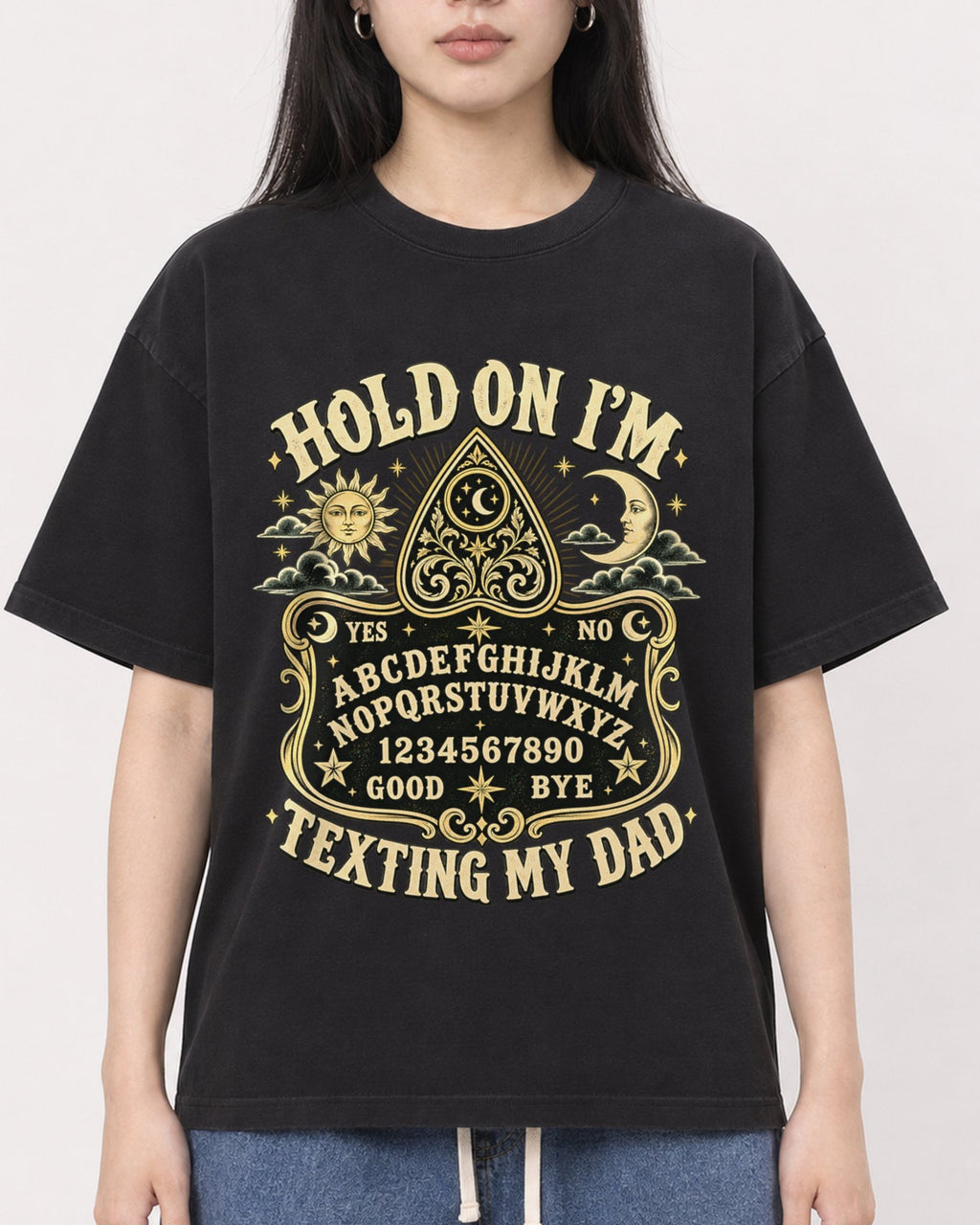 Mockup Boxy Heavyweight Tee Black female close-up 01
