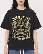 Mockup Boxy Heavyweight Tee Black female close-up 01