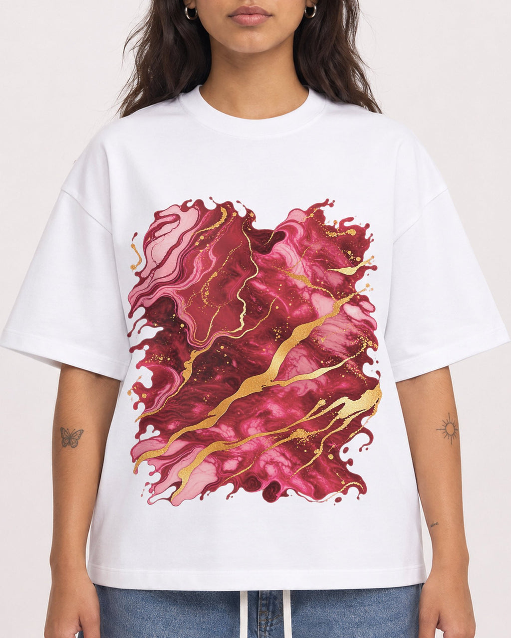 Mockup Boxy Heavyweight Tee White female close-up 06