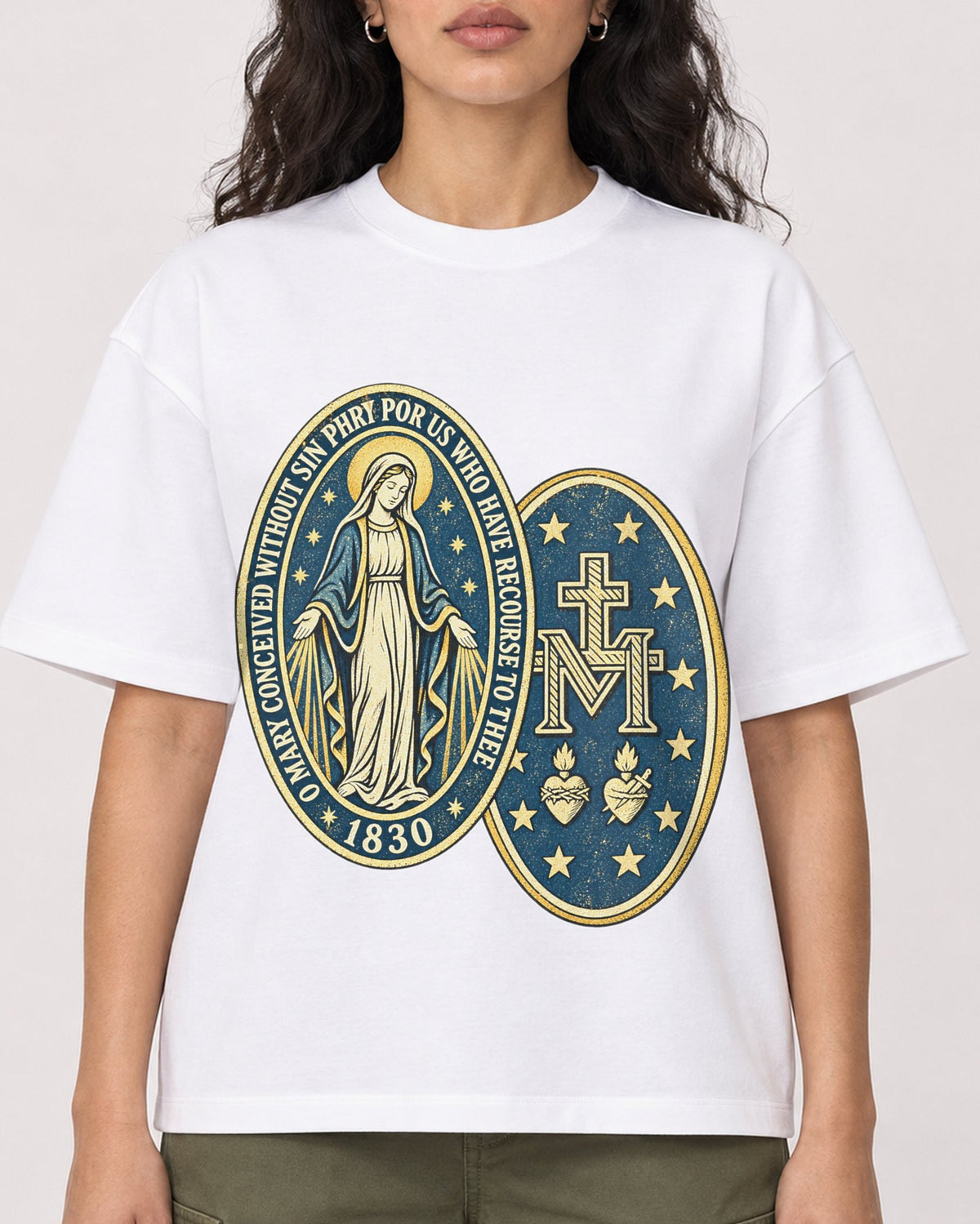 Mockup Boxy Heavyweight Tee White female close-up 07