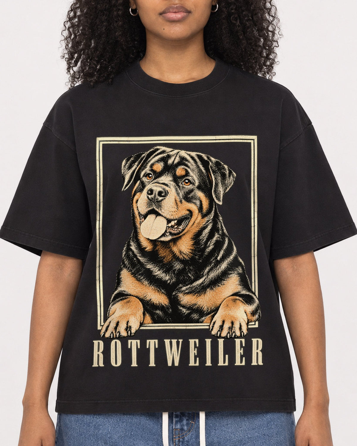 Mockup Boxy Heavyweight Tee Black female close-up 05