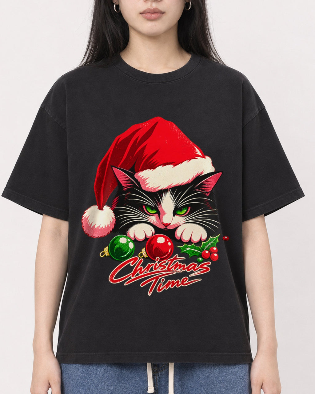 Mockup Boxy Heavyweight Tee Black female close-up 01