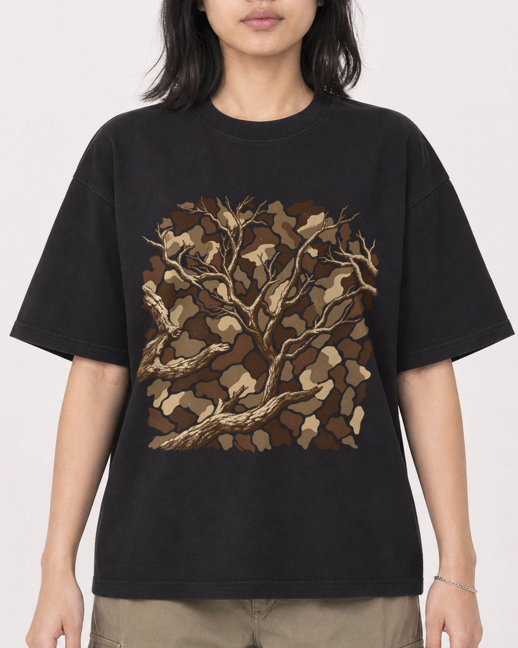 Mockup Boxy Heavyweight Tee Black female close-up 22