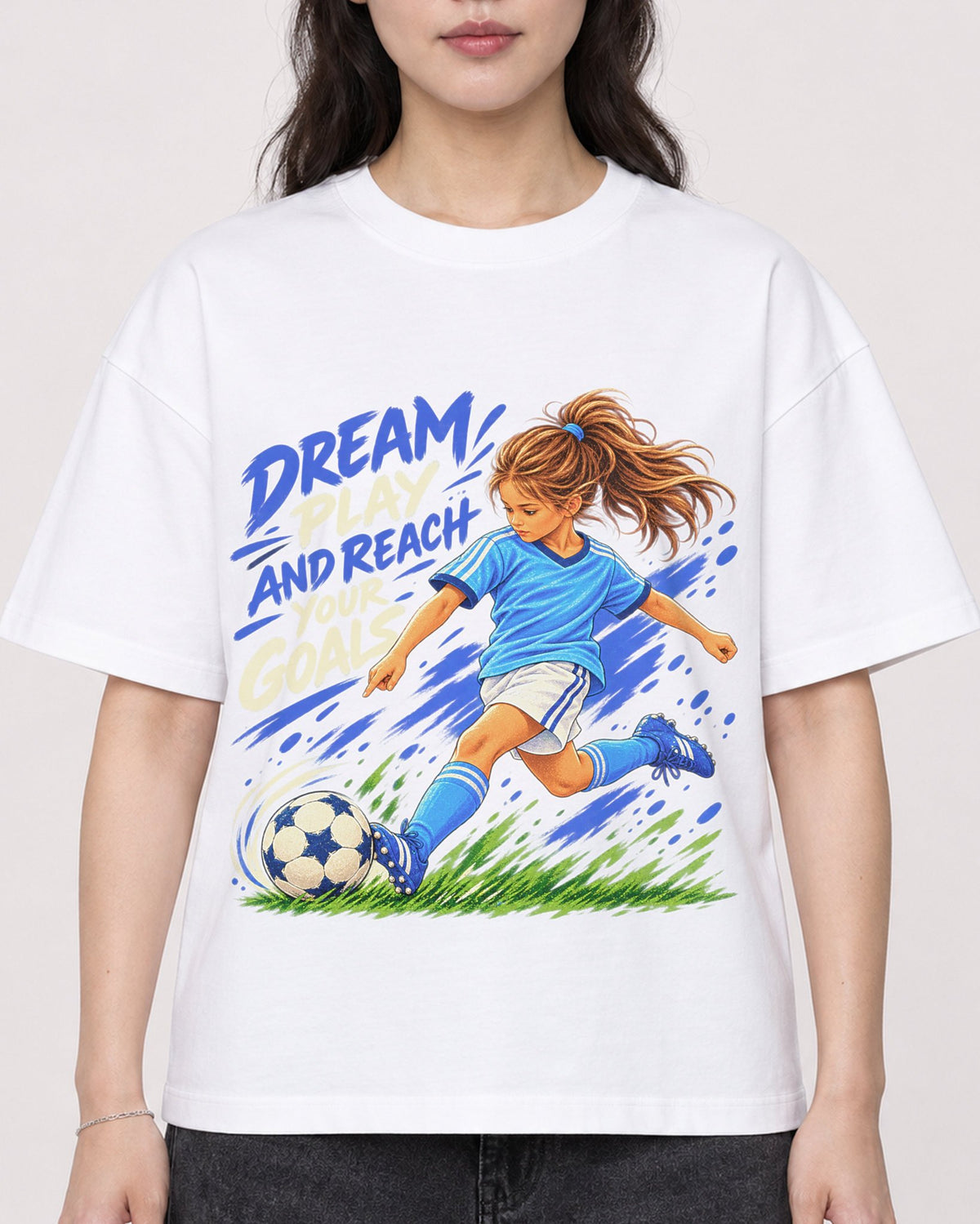 Mockup Boxy Heavyweight Tee White female close-up 03