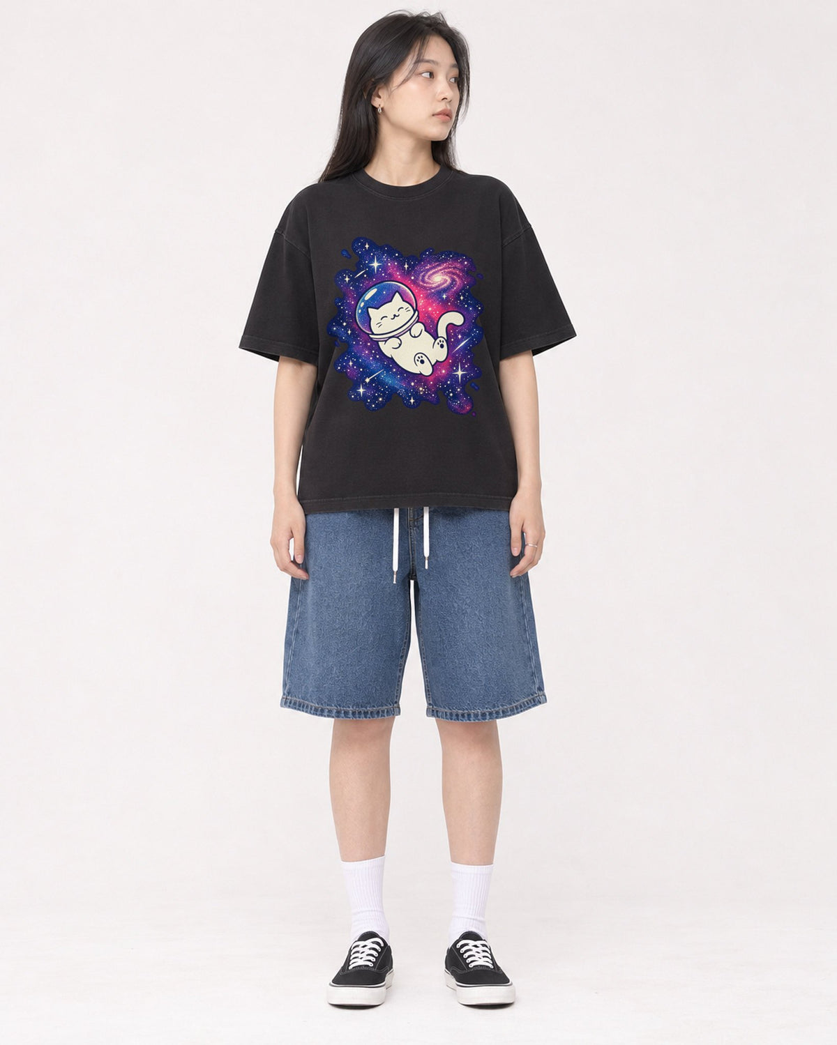 Mockup Boxy Heavyweight Tee Black female full-body 01