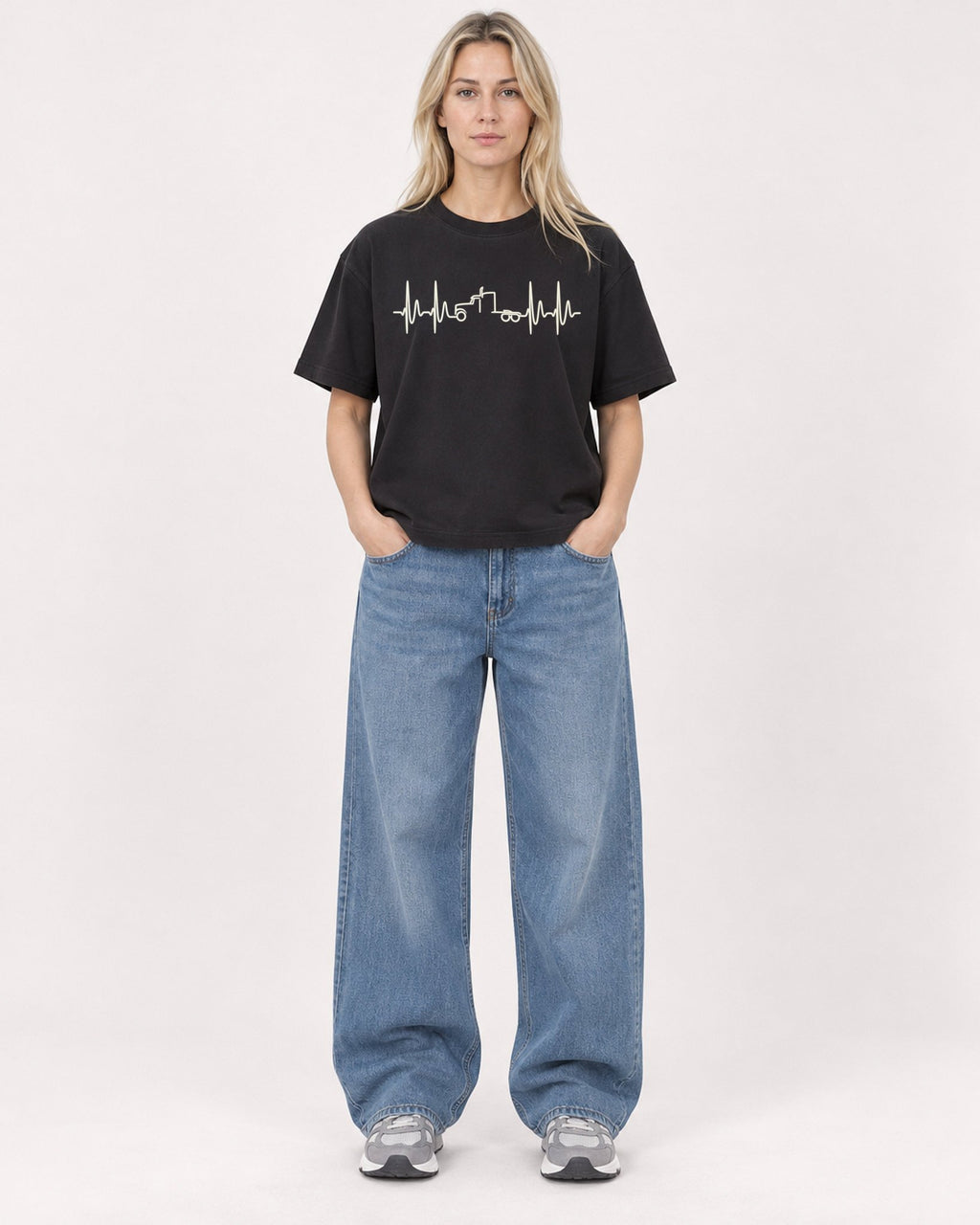 Mockup Boxy Heavyweight Tee Black female full-body 08