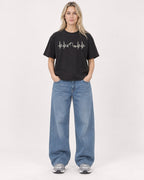 Mockup Boxy Heavyweight Tee Black female full-body 08