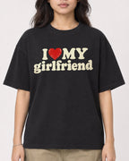 Mockup Boxy Heavyweight Tee Black female close-up 02