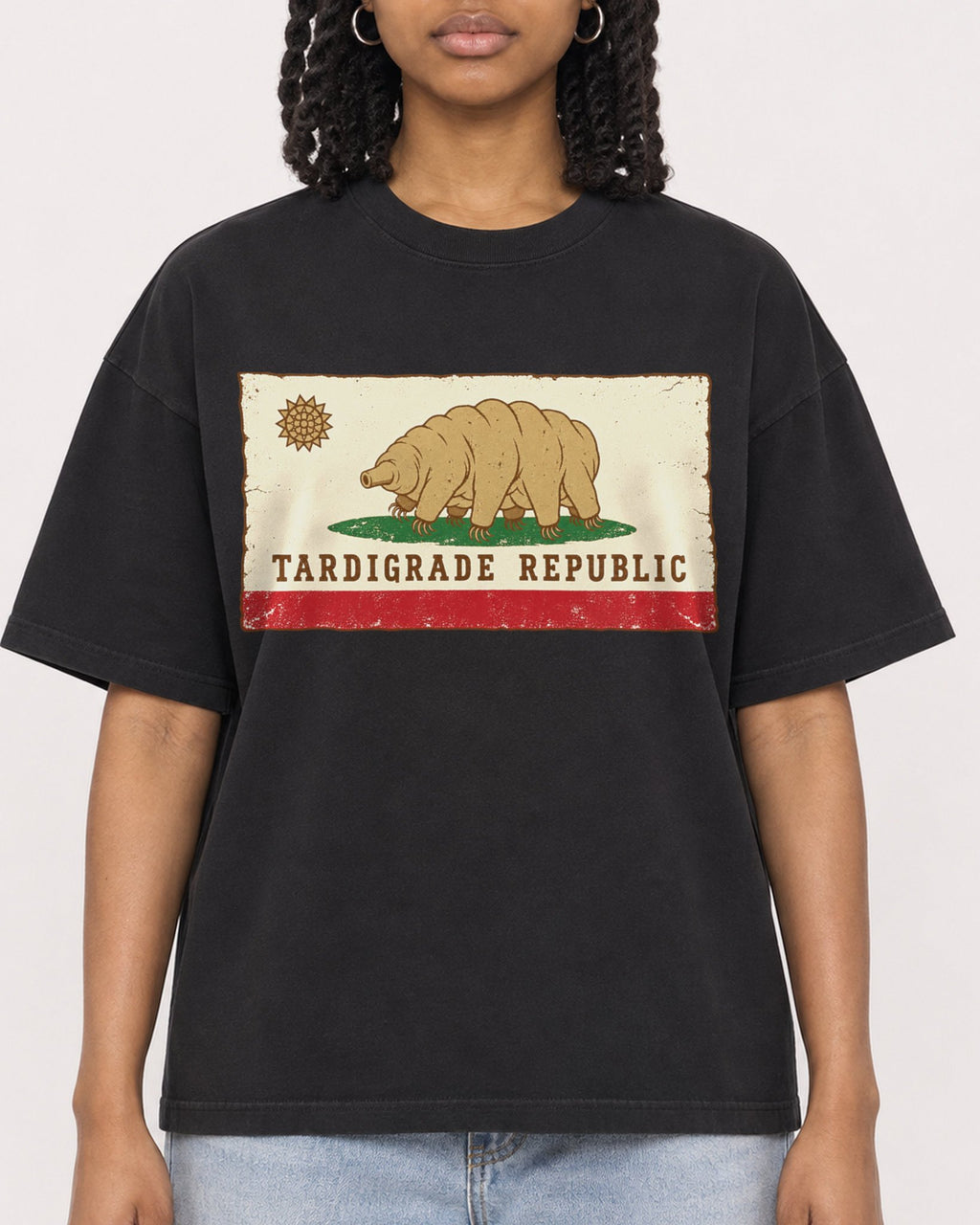Mockup Boxy Heavyweight Tee Black female close-up 15