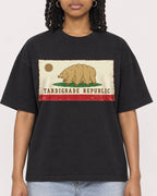 Mockup Boxy Heavyweight Tee Black female close-up 15