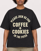 Mockup Boxy Heavyweight Tee Black female close-up 14