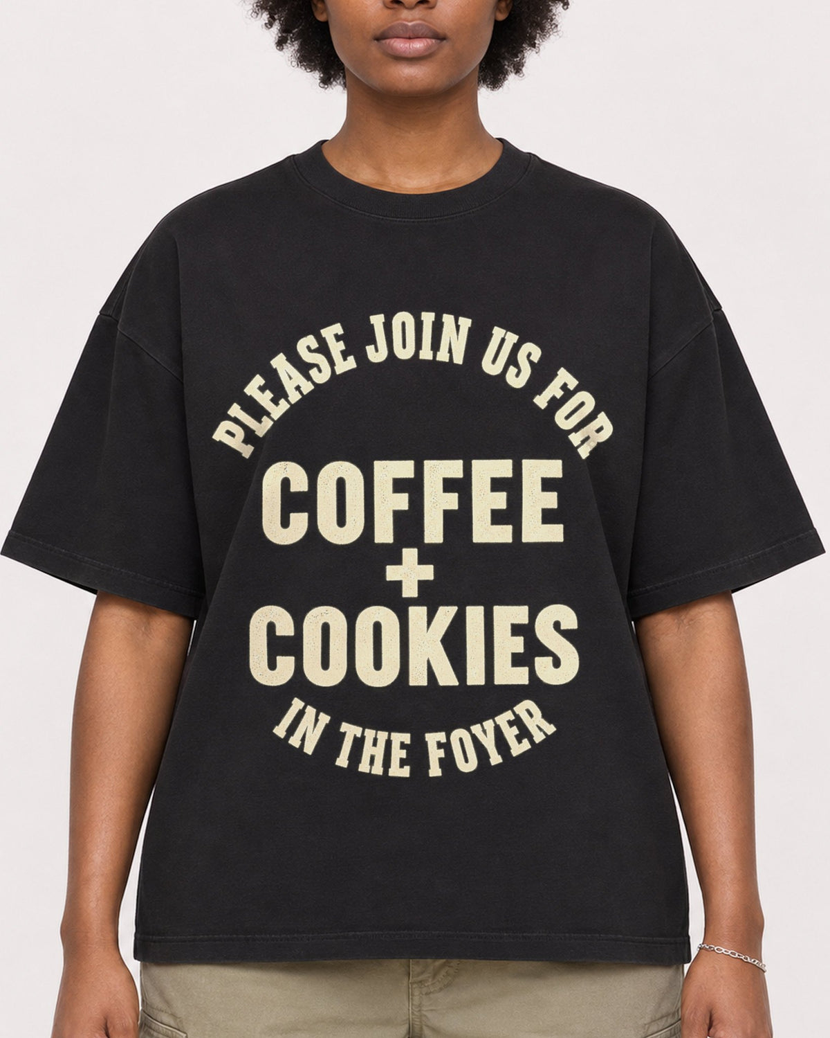 Mockup Boxy Heavyweight Tee Black female close-up 14