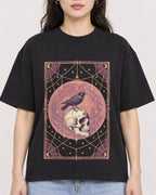 Mockup Boxy Heavyweight Tee Black female close-up 03