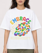 Mockup Boxy Heavyweight Tee White female close-up 02