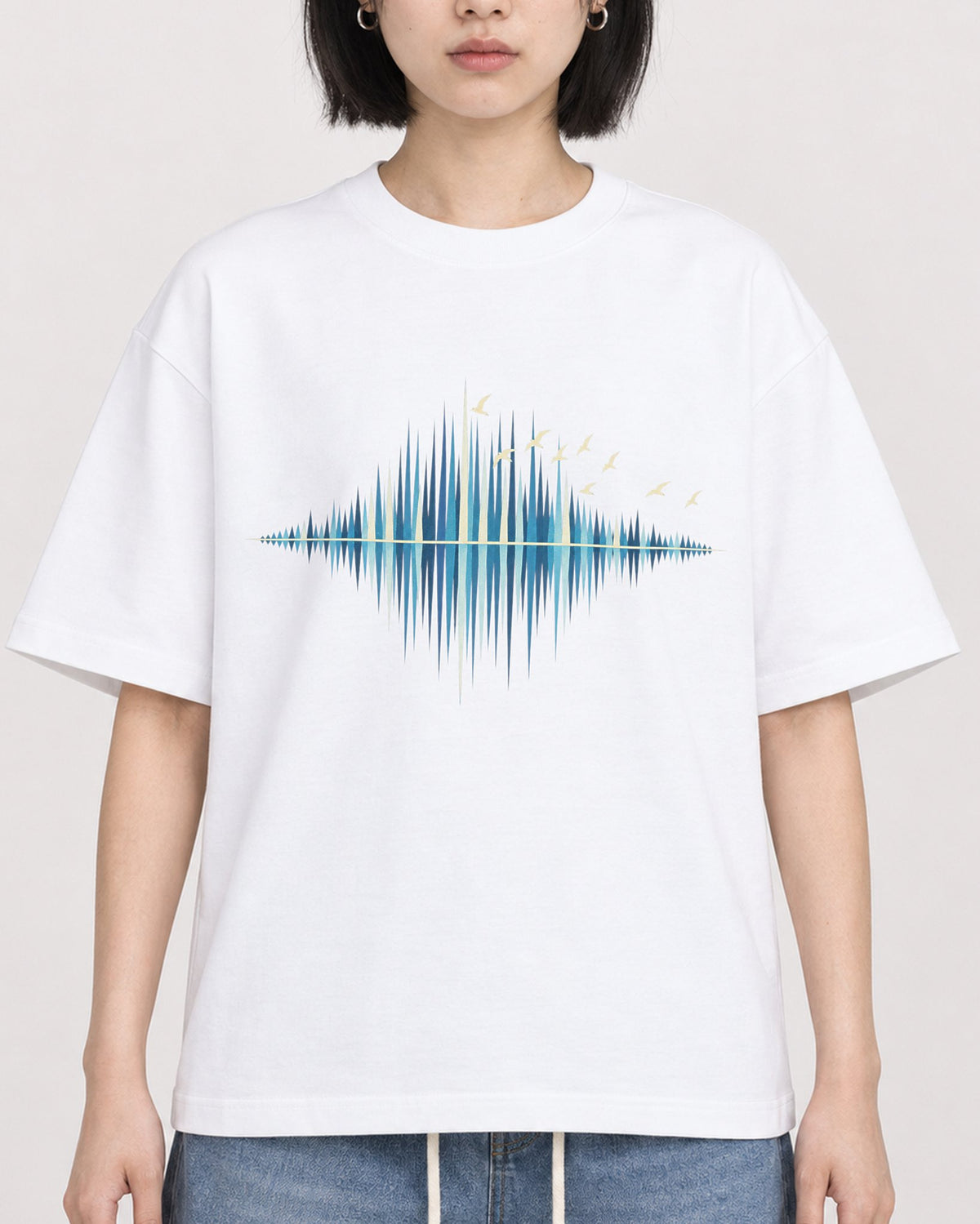 Mockup Boxy Heavyweight Tee White female close-up 11