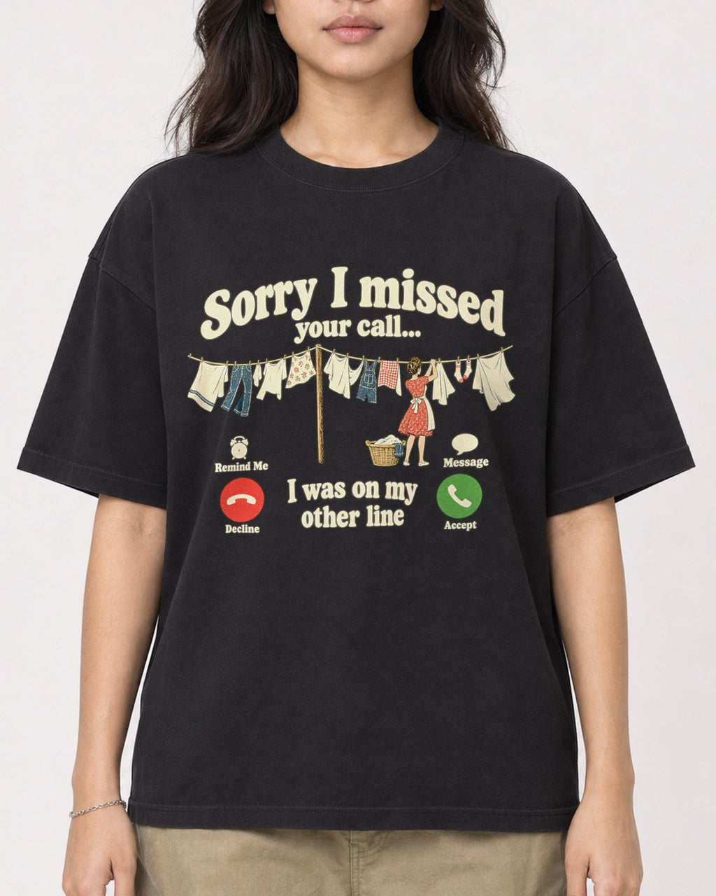 Mockup Boxy Heavyweight Tee Black female close-up 02