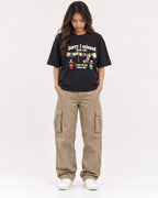 Mockup Boxy Heavyweight Tee Black female full-body 02