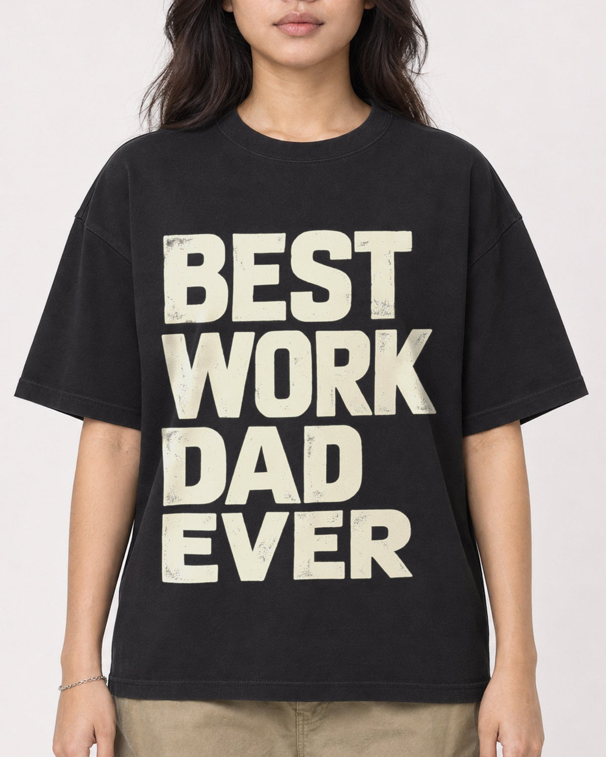 Mockup Boxy Heavyweight Tee Black female close-up 02