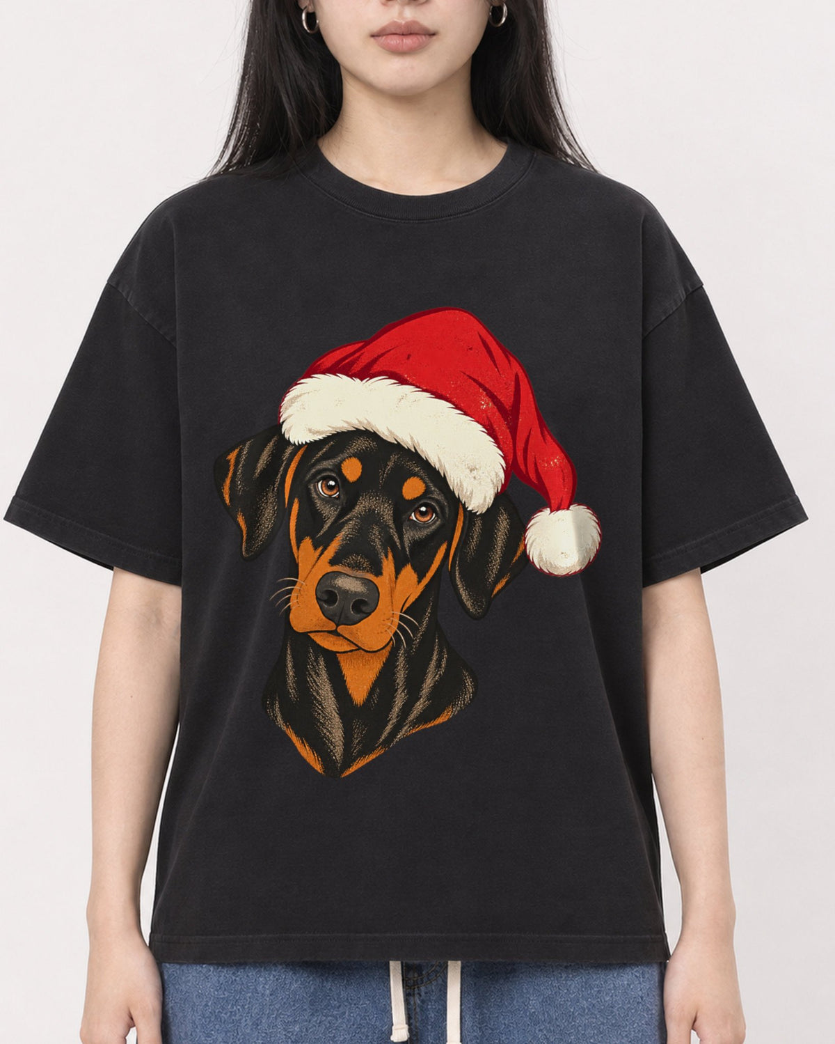 Mockup Boxy Heavyweight Tee Black female close-up 01