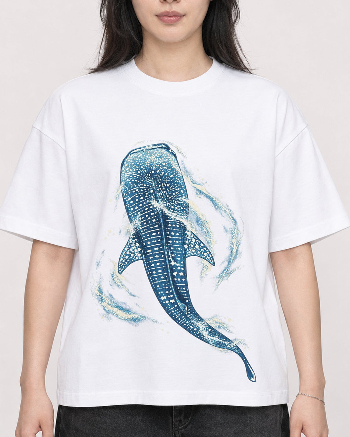 Mockup Boxy Heavyweight Tee White female close-up 13