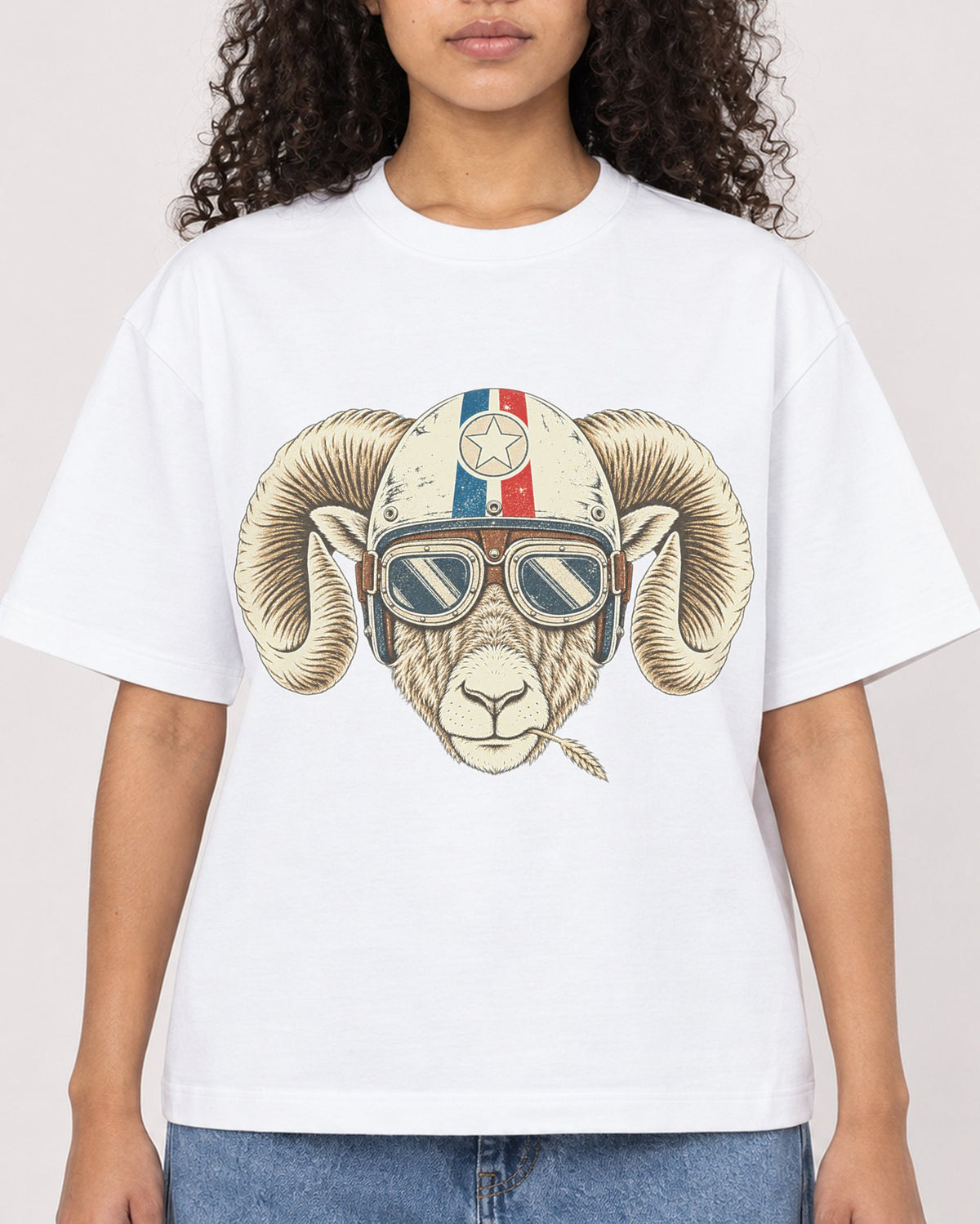 Mockup Boxy Heavyweight Tee White female close-up 10