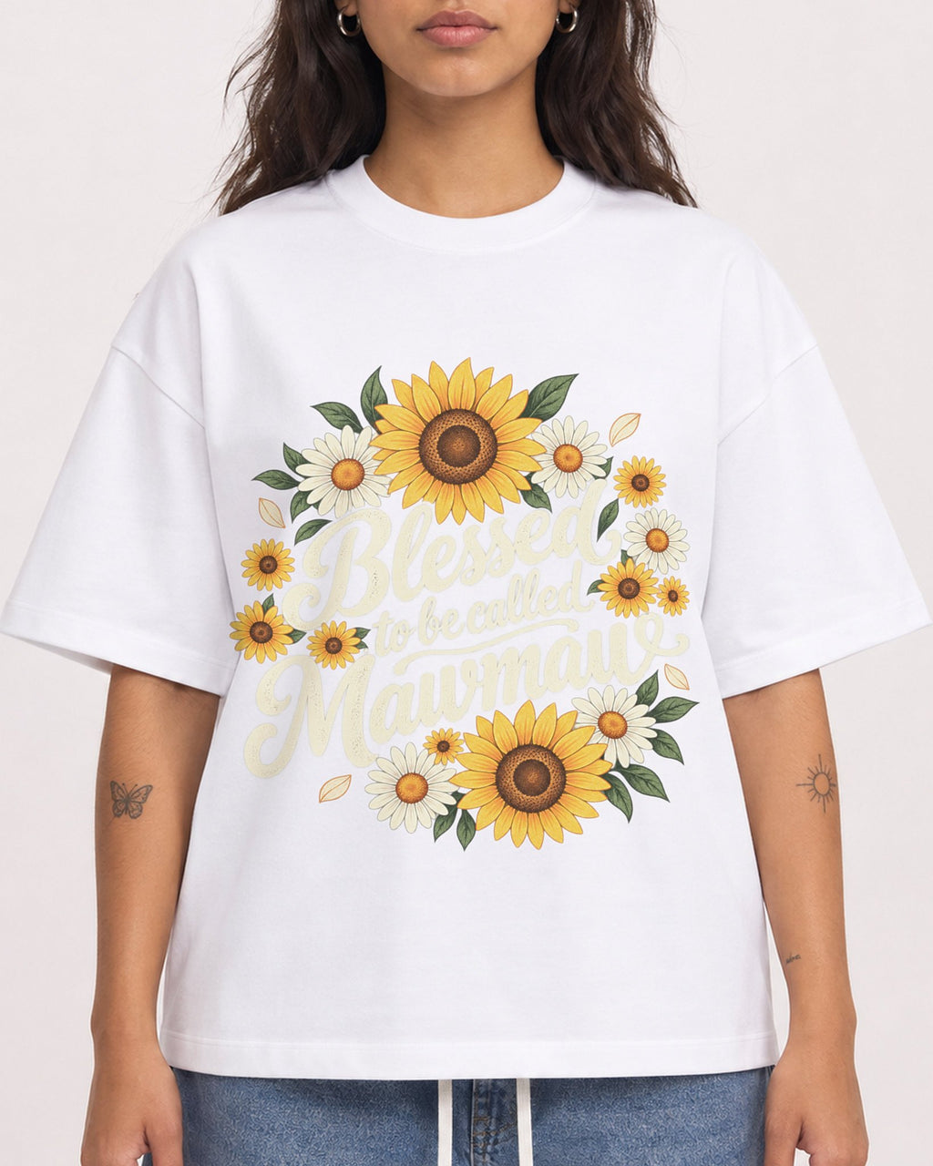 Mockup Boxy Heavyweight Tee White female close-up 06