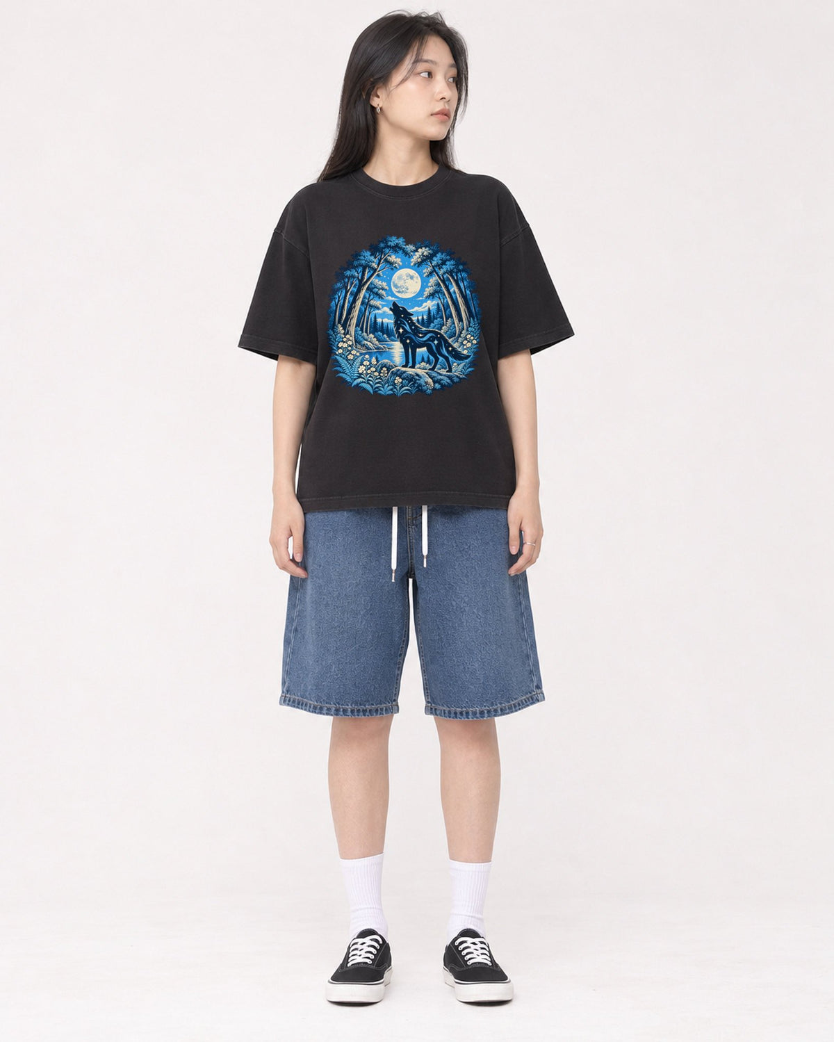 Mockup Boxy Heavyweight Tee Black female full-body 01