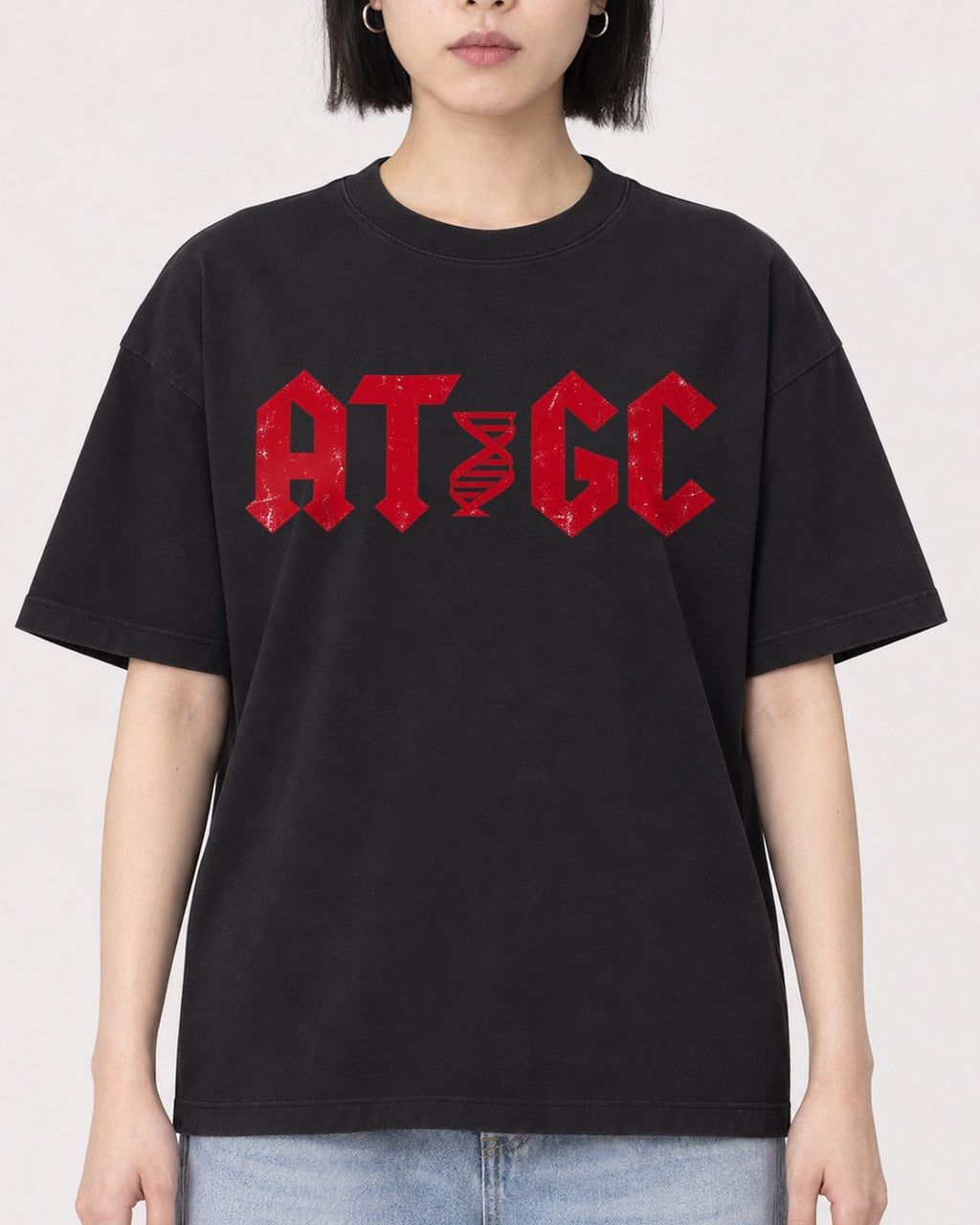 Mockup Boxy Heavyweight Tee Black female close-up 11