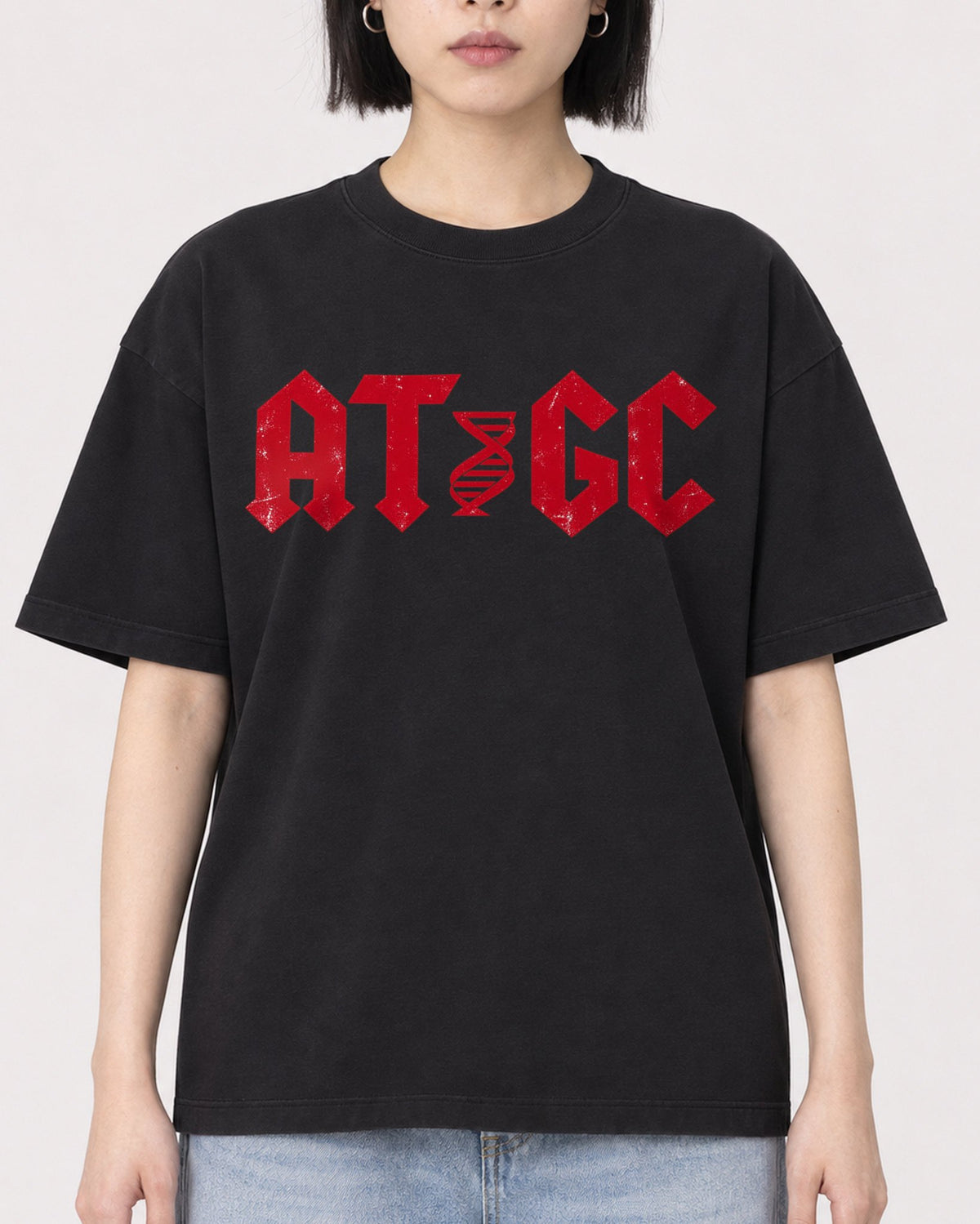 Mockup Boxy Heavyweight Tee Black female close-up 11