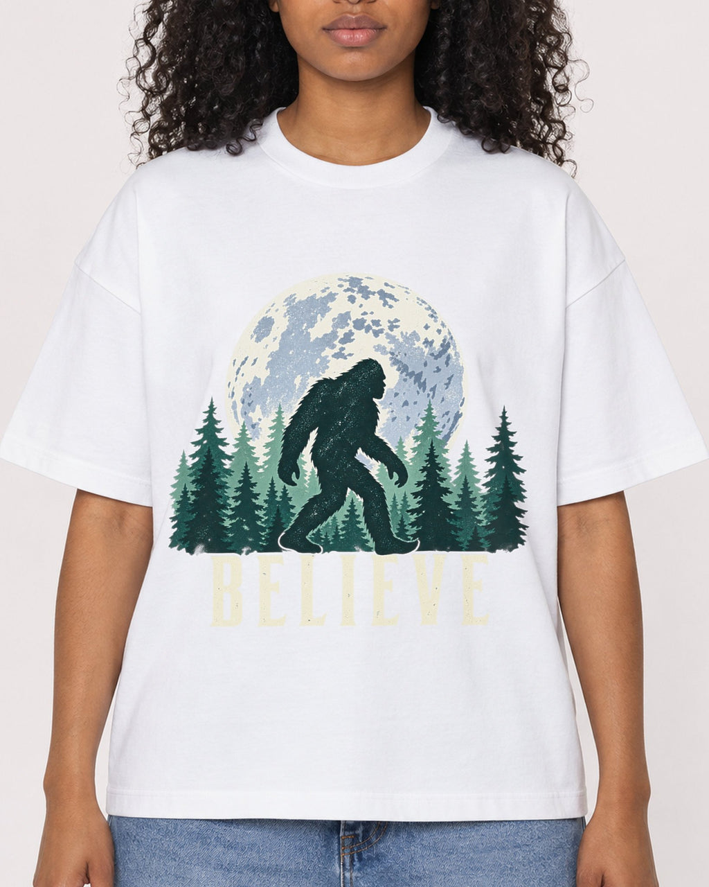 Mockup Boxy Heavyweight Tee White female close-up 05