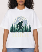 Mockup Boxy Heavyweight Tee White female close-up 05