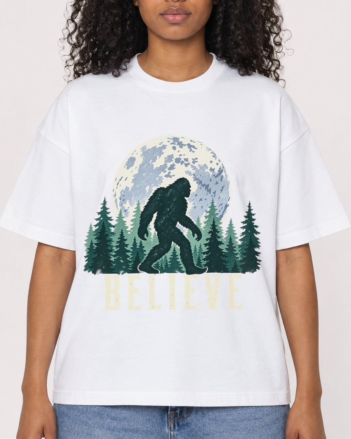 Mockup Boxy Heavyweight Tee White female close-up 05