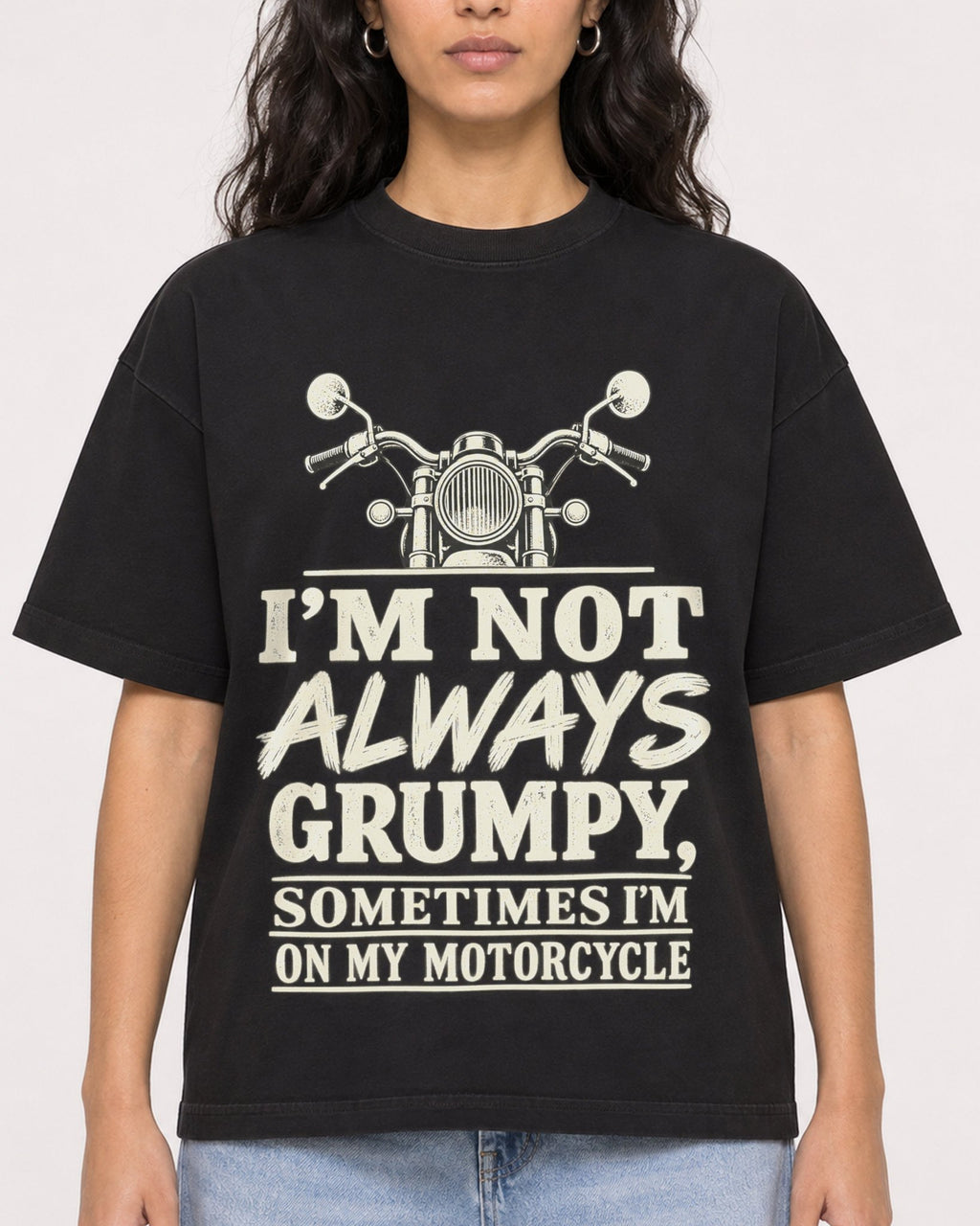 Mockup Boxy Heavyweight Tee Black female close-up 07