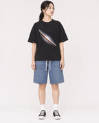 Mockup Boxy Heavyweight Tee Black female full-body 21