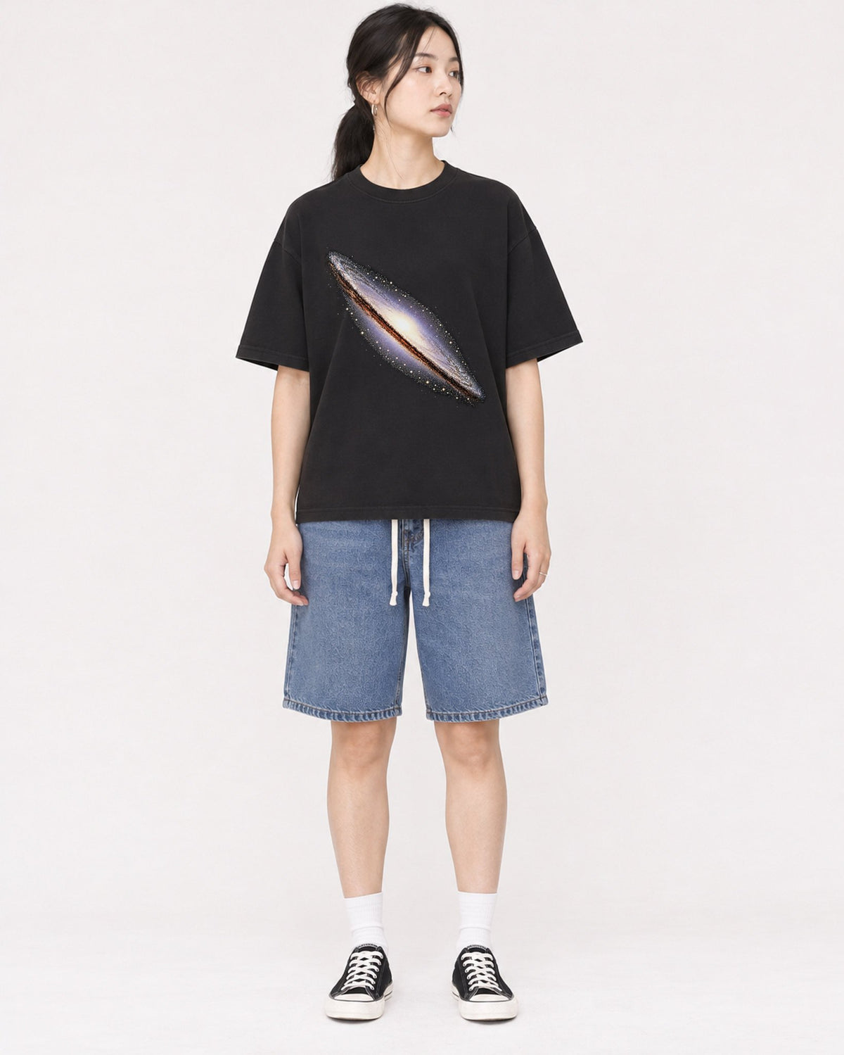 Mockup Boxy Heavyweight Tee Black female full-body 21