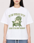 Mockup Boxy Heavyweight Tee White female close-up 01