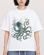 Mockup Boxy Heavyweight Tee White female close-up 11