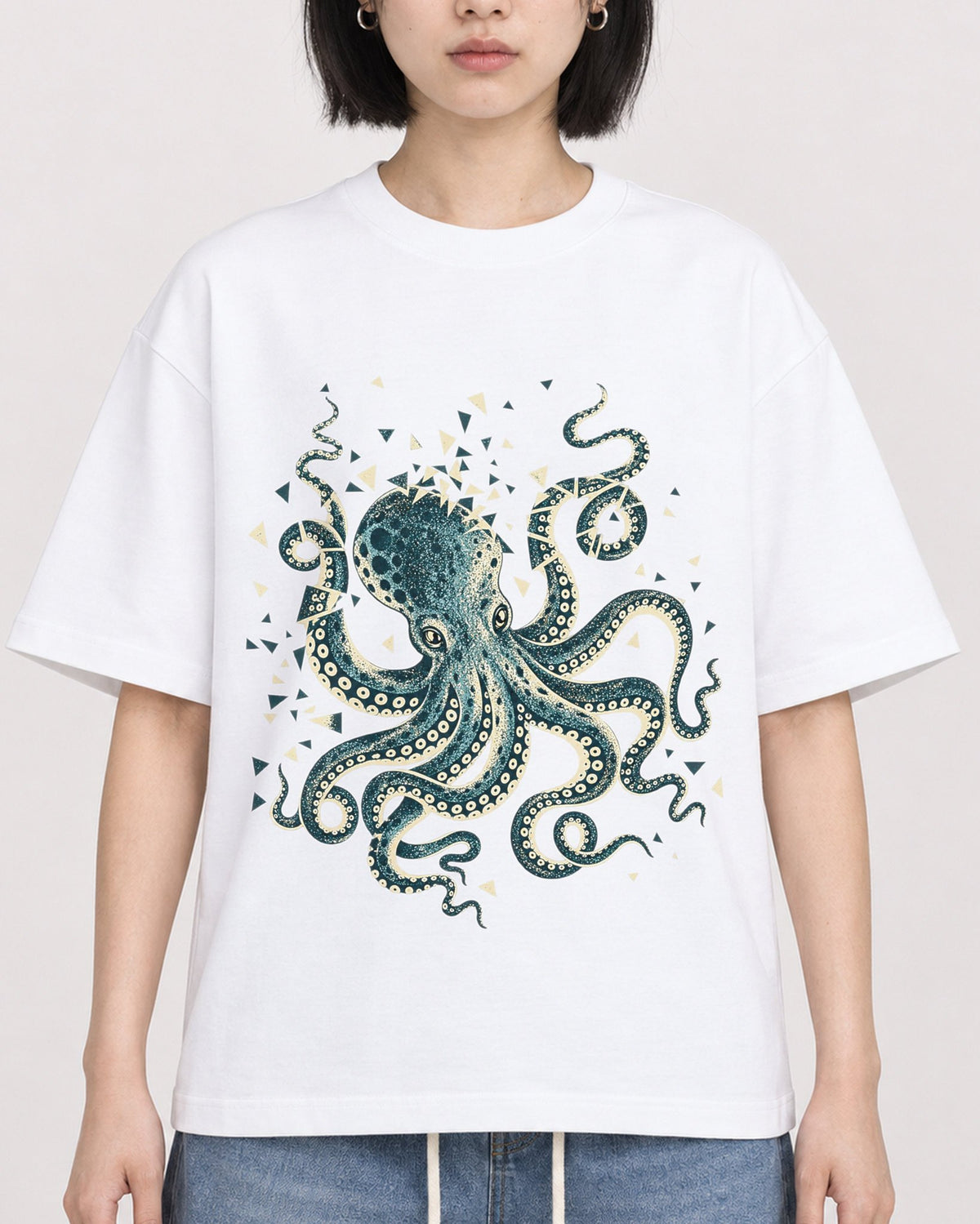 Mockup Boxy Heavyweight Tee White female close-up 11