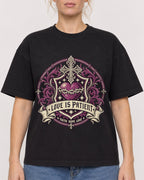 Mockup Boxy Heavyweight Tee Black female close-up 28