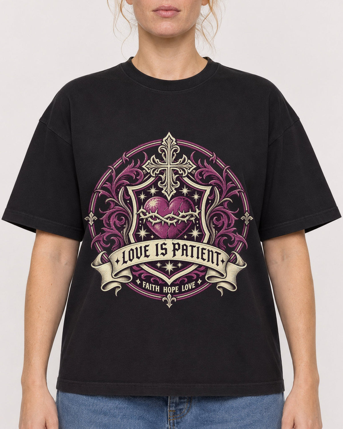 Mockup Boxy Heavyweight Tee Black female close-up 28