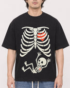 Mockup Boxy Heavyweight Tee Black male close-up 03