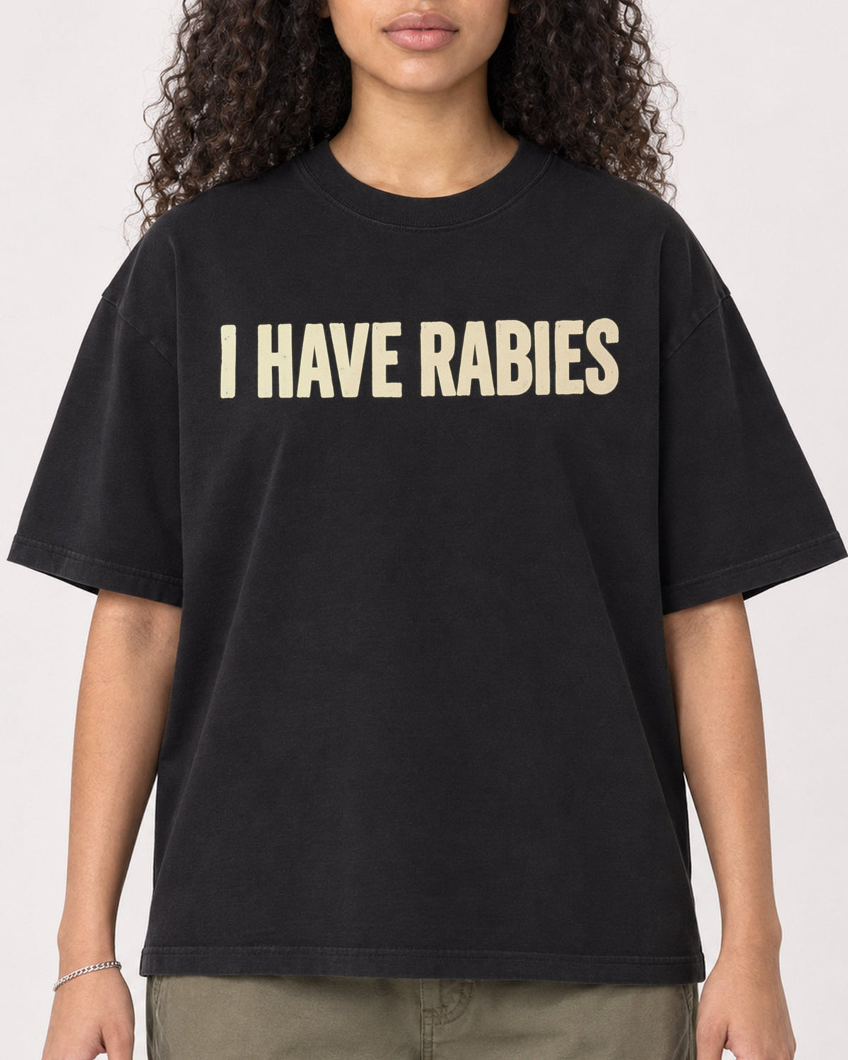 Mockup Boxy Heavyweight Tee Black female close-up 10