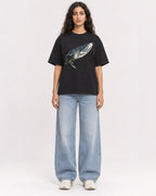 Mockup Boxy Heavyweight Tee Black female full-body 07