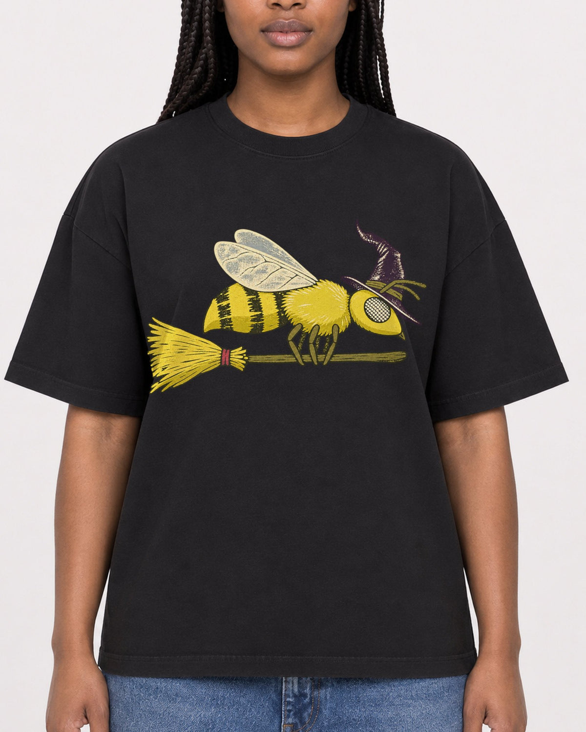 Mockup Boxy Heavyweight Tee Black female close-up 04