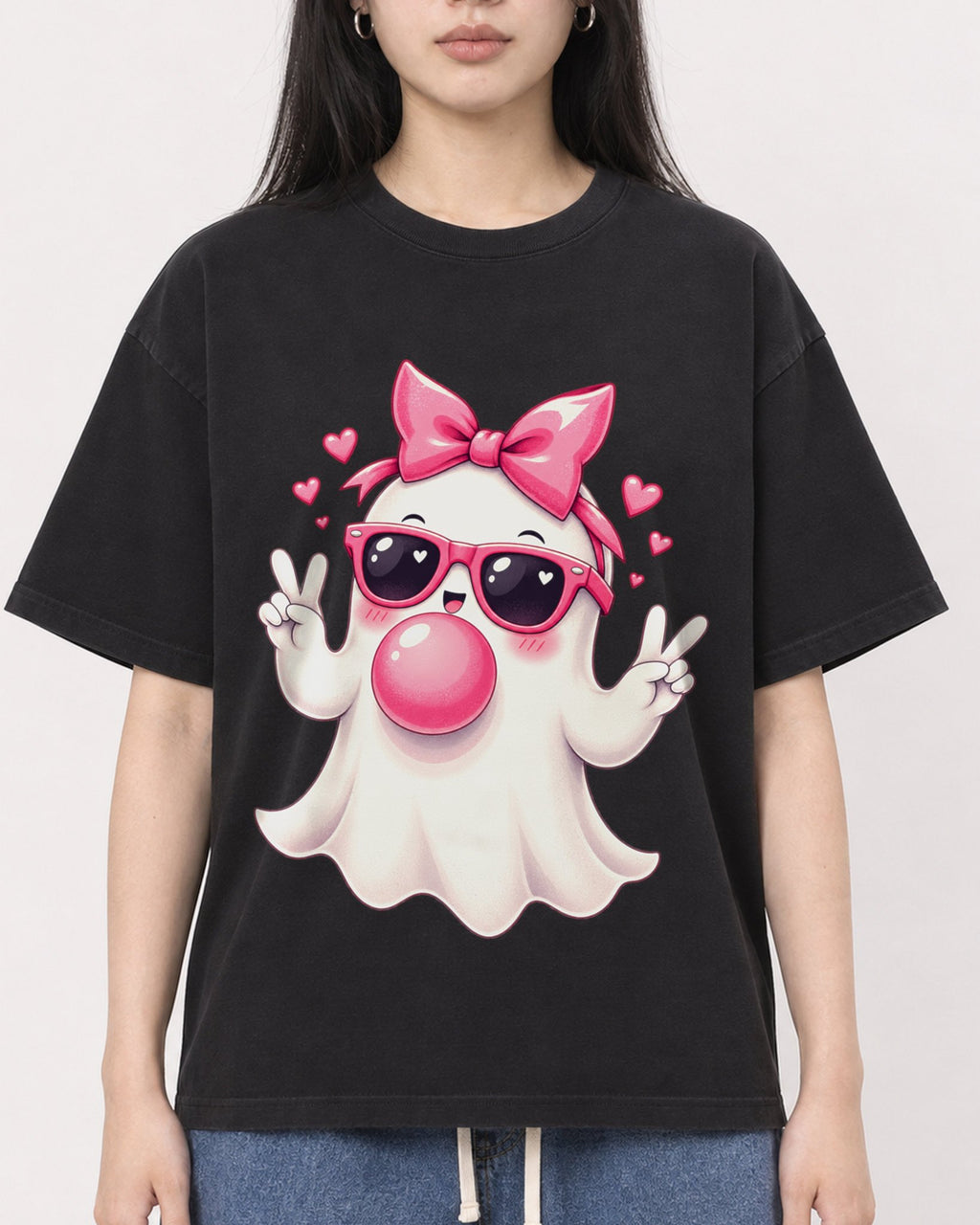 Mockup Boxy Heavyweight Tee Black female close-up 01