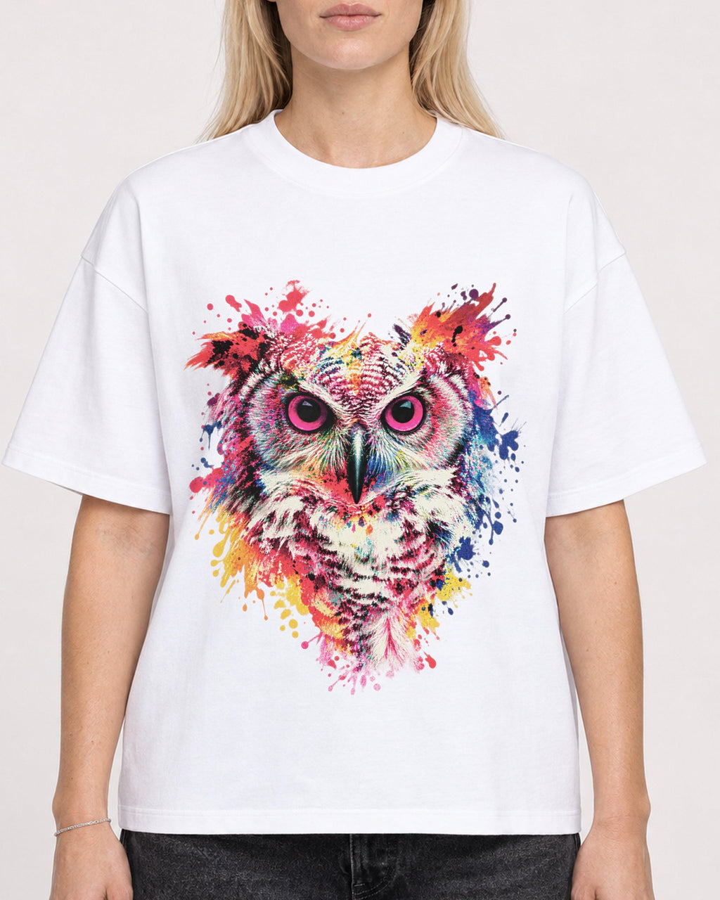 Mockup Boxy Heavyweight Tee White female close-up 08
