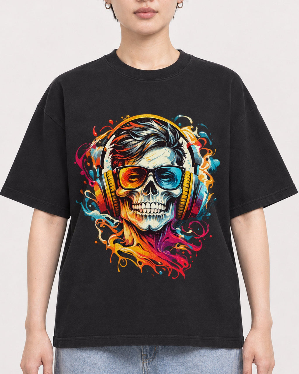 Mockup Boxy Heavyweight Tee Black female close-up 23